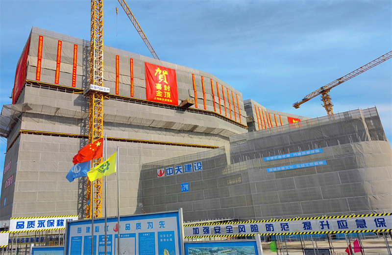 2024年10月30日，利来w66三建上海新华泰医院项目主体封顶。